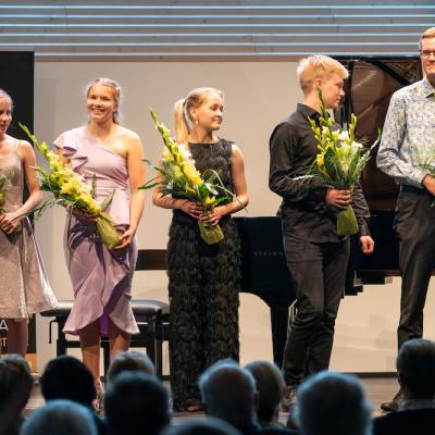 Nuorten pianoakatemia 10 vuotta -juhlakonsertin esiintyjät. Kuva: Ville Hautakangas